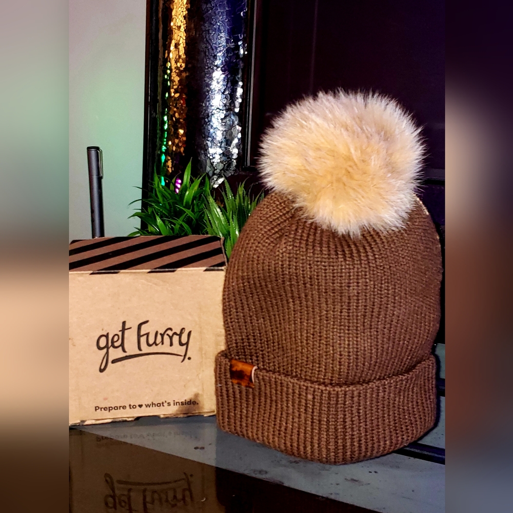 New In Box! GET FURRY Removable Snap On Fur PomPom Unisex Toque! So Warm & Cozy.